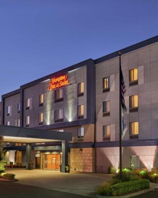 Hampton Inn and Suites Salem