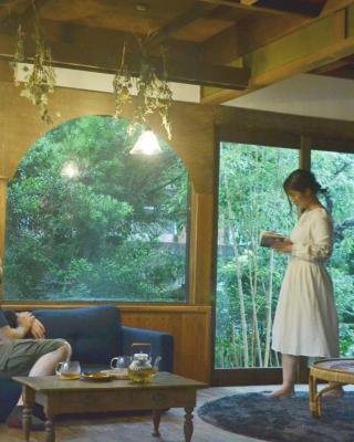 野窓 Nomadノマド Tsuwano GuestHouse & Cafe Lounge