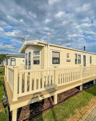 Caravan With Decking And Free Wifi At Seawick Holiday Park Ref 27214sw
