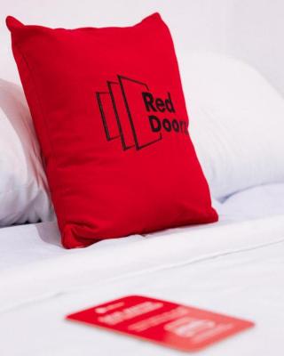 RedDoorz @ Kings Hotel near CSB Mall