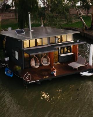 Ark-imedes - Unique float home on the Murray River