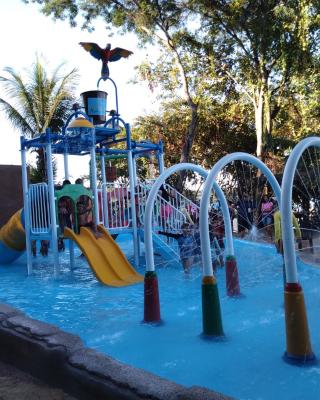 C204 AP-Aldeia do Lago com cozinha , churrasqueira e bebidas liberadas no parque aquático, internet banda larga, ponto recarga de carro elétrico