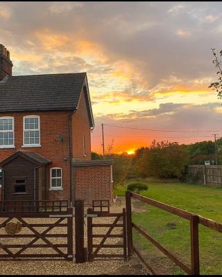 Victorian quirky farm cottage next to forest & close to beach