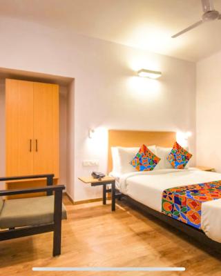FabHotel Heera Holiday Inn - Nr Eden Garden Stadium