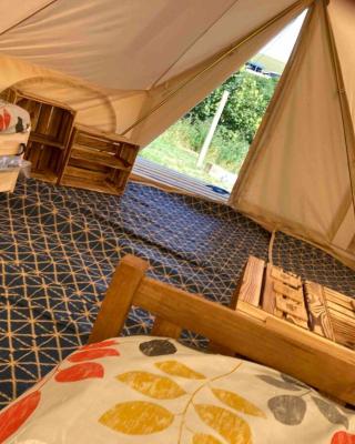Roaches Retreat Eco Glampsite - Rocky Reach Bell Tent