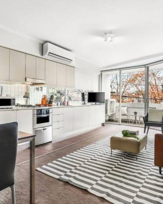 Chippendale 1 Bedroom Apartment • Mins to Central