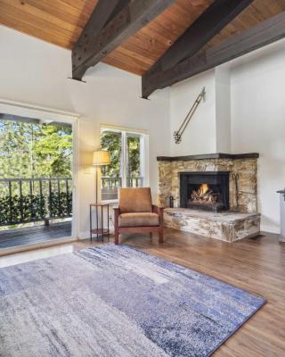 1 Mi to Lake Tahoe Beaches Condo with Pool Access!
