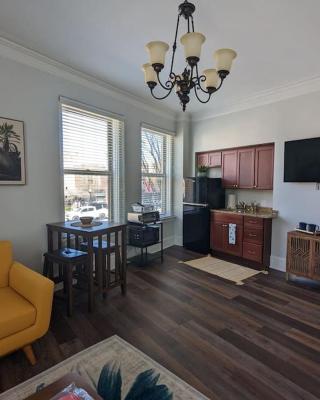 Unique 1 BR 1BA Stay in Downtown - 204