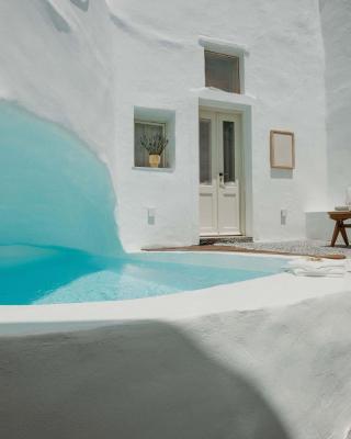 Villa Patitiri cave house with private pool in Megalochori Santorini