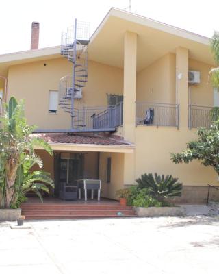 Villa Giù, indipendent villa near airport and sea