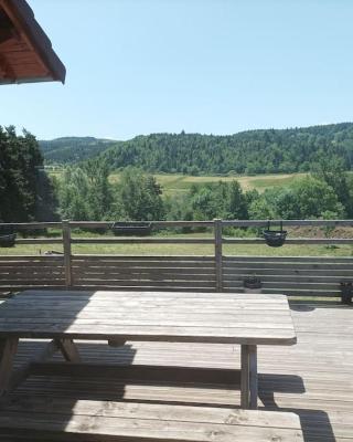 Suite à la campagne dans une jolie maison en bois.