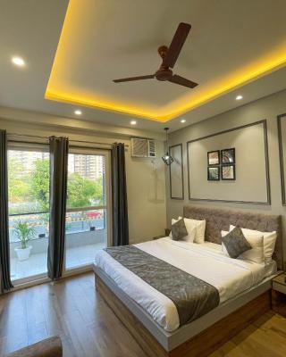 Serviced Luxury Suites with Kitchenette & Balcony at Sector 45