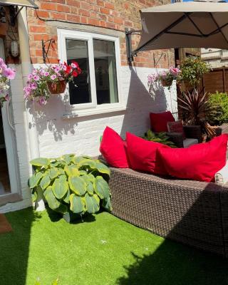 Self contained Garden Flat newly Refurbished