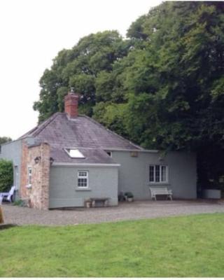 Apple Cottage -- Luxury Stay at Bellingham Estate