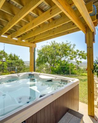 Fredericksburg Retreat with Private Hot Tub and Patio!
