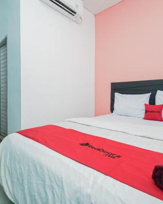 RedDoorz near Universitas YARSI