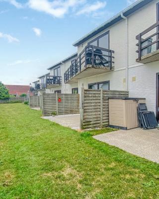 Amazing Apartment In Bredene