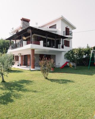 Theoni’s country house with garden and sea view