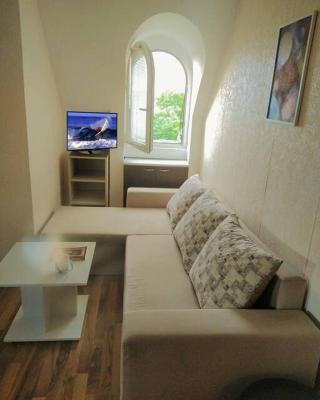 Cozy 2 Bedroom Apartment with Terrace Near the Beach and Park