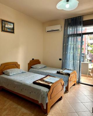 Zina Rooms 1 minute away from the beach