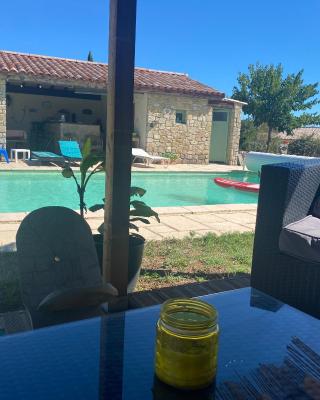 Chambre d'hôtes 2p, gestion libre, espace piscine partagé