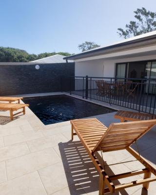 Villa Cap Noir piscine chauffée avril à octobre