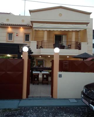 VILLA AVATOS - Near to the Port of Rafina and the Airport of Athens