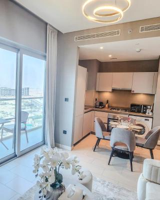 STAY BY LATINEM Luxury 1BR Holiday Home CVR A1410 near Burj Khalifa