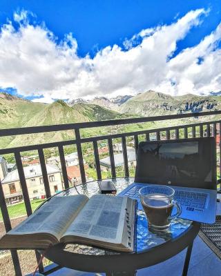 Kazbegi 4U