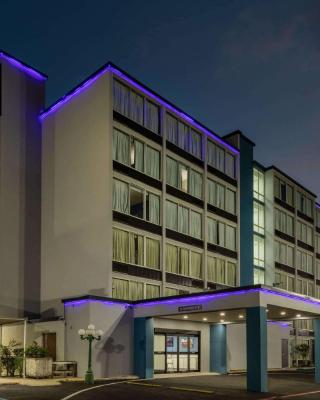 Super 8 by Wyndham Laredo