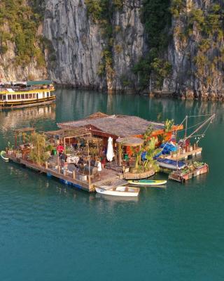 Lan Ha Floating Homestay