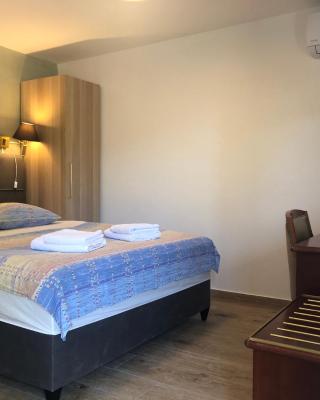 Double room with bathroom, WiFi, airco, parking, washing machine, grill