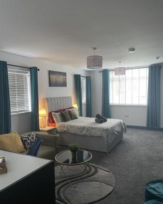 Entire Brand New Serviced Apartment in Moseley