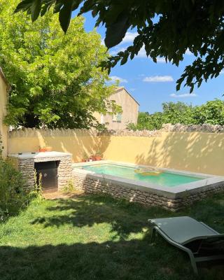 Charming village house in Goult