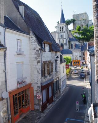 Au pied du donjon