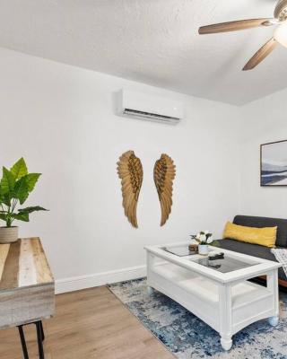 Intimate Casita Mia minutes away from Airport, Calle 8, Brickell, Coral Gables, The beach and more!