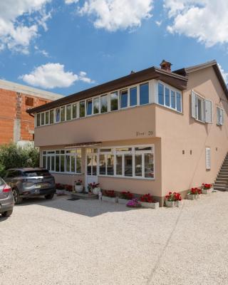Apartments with parking spaces Tar, Porec - 6948