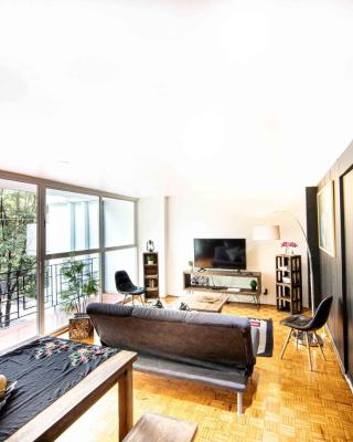 Amsterdam - Deluxe Apartment with Furnished Balcony in La Condesa