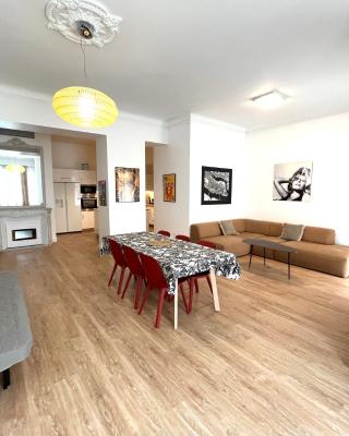 Large Haussmanian appartment in the heart of Nice