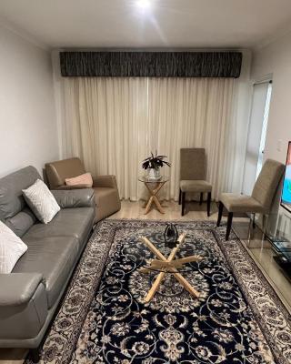 ADELAIDE CBD APARTMENT - 3BR, 2BATH & CARPARK