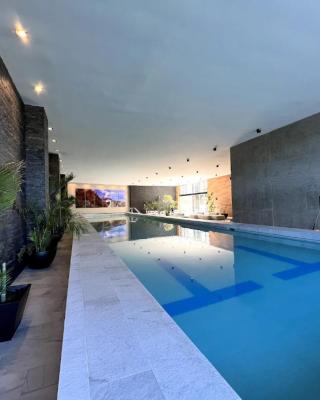 Luxury 4BR Apartment w Pool, Spa & Stunning Views