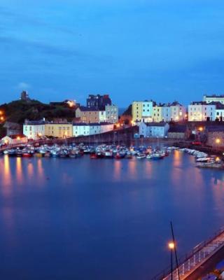 The beautifully central Flat 3 The Cobourg Tenby