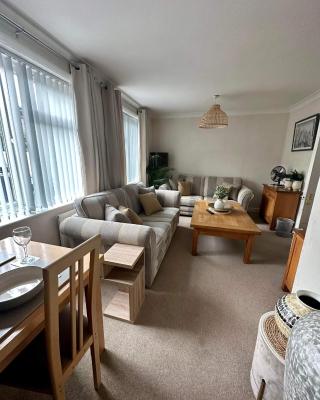 Lovely 2 bed apartment sleeps 5