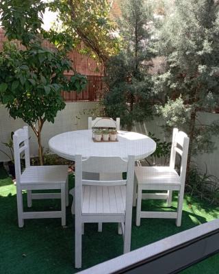 ΤΟ ΔΙΑΜΕΡΙΣΜΑ ΤΗΣ ΜΑΙΡΗΣ or MARY'S APARTMENT