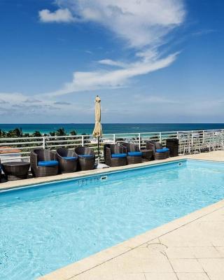 Rooftop-Pool. King Bed Suite on Ocean Dr