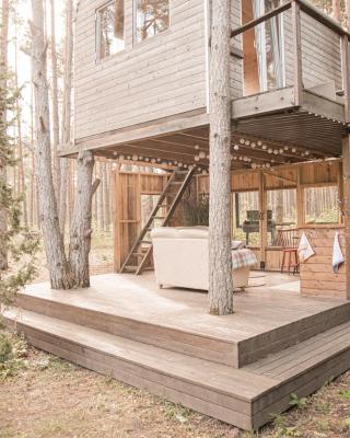 A cozy treehouse for two