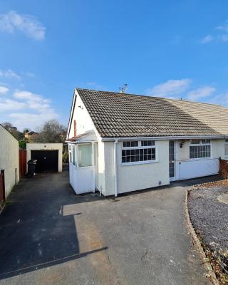2-Bed House Bungalow in Bristol
