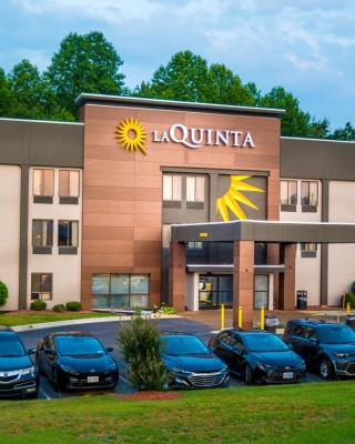 La Quinta Inn & Suites by Wyndham Fayetteville I-95
