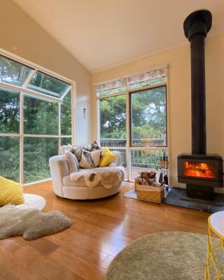 Sassafras Treehouse Private home in the Dandenong Ranges, Victoria