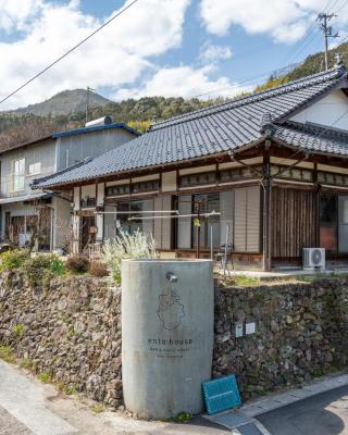 entohouse BAR&GUESTHOUSE
